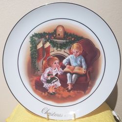 Vintage 1983 Avon Christmas Plate!
