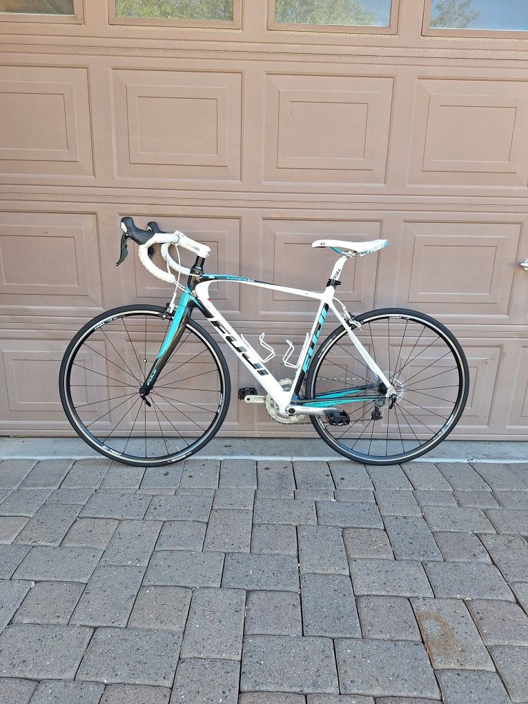 FUJI SUPREME 2.0 CARBON 53 CM ROAD BIKE LIKE NEW ( CHECK MY OTHER BIKES)