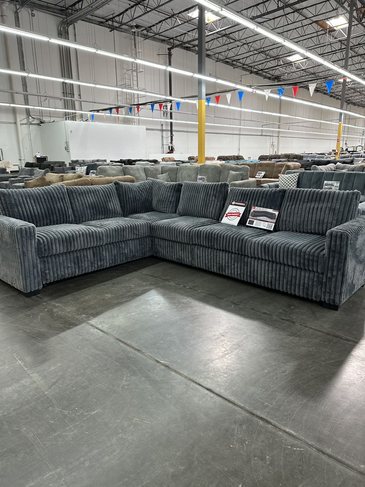 4-Piece Sectional Set One-Arm Loveseat x 2 + Corner Wedge + Armless Chair Color: Dark Gray. Sofa Seccional De 4 Piezas Color Gris
