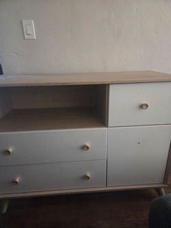 Mueble para guardar ropa o como estante de television
