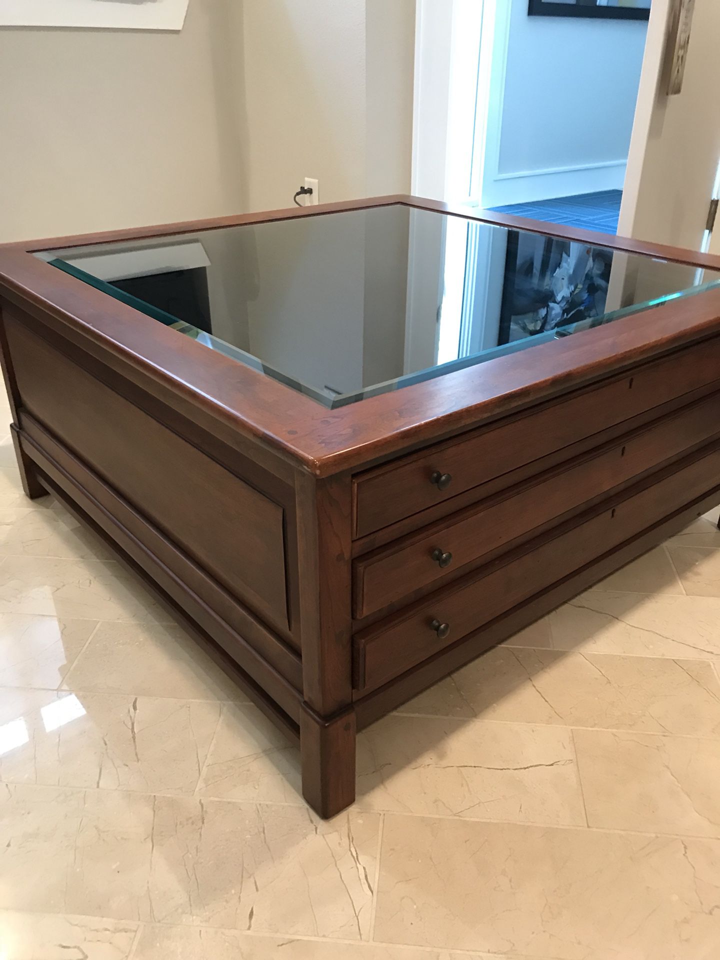 Display coffee table and matching side table