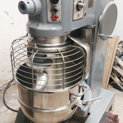 Hobart 60 QT Dough Mixer Machine With Timer And Safety Guard Cage