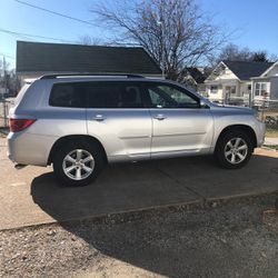 Toyota Highlander Car 2008, 101,500 Mills , Excellent Condition , Second Owner , New Tires, I Want Sell It Because I got another Car.