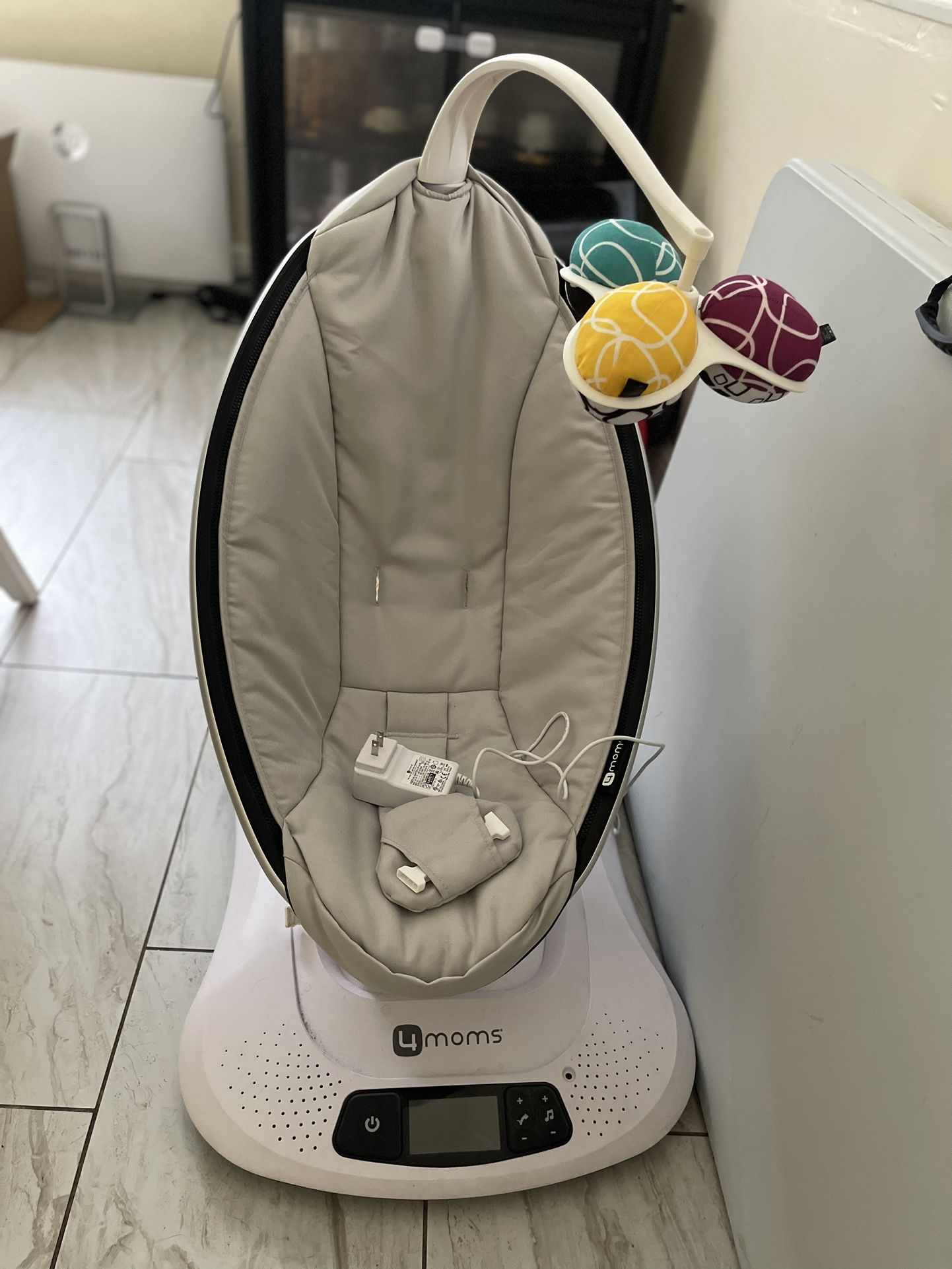 4MOMS MamaRoo Multi-Motion Baby Swing