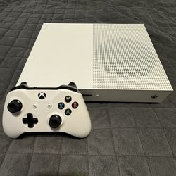 Xbox One S console + controller 1TB