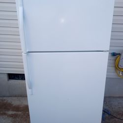 Refrigerator And Freezer Read Below 