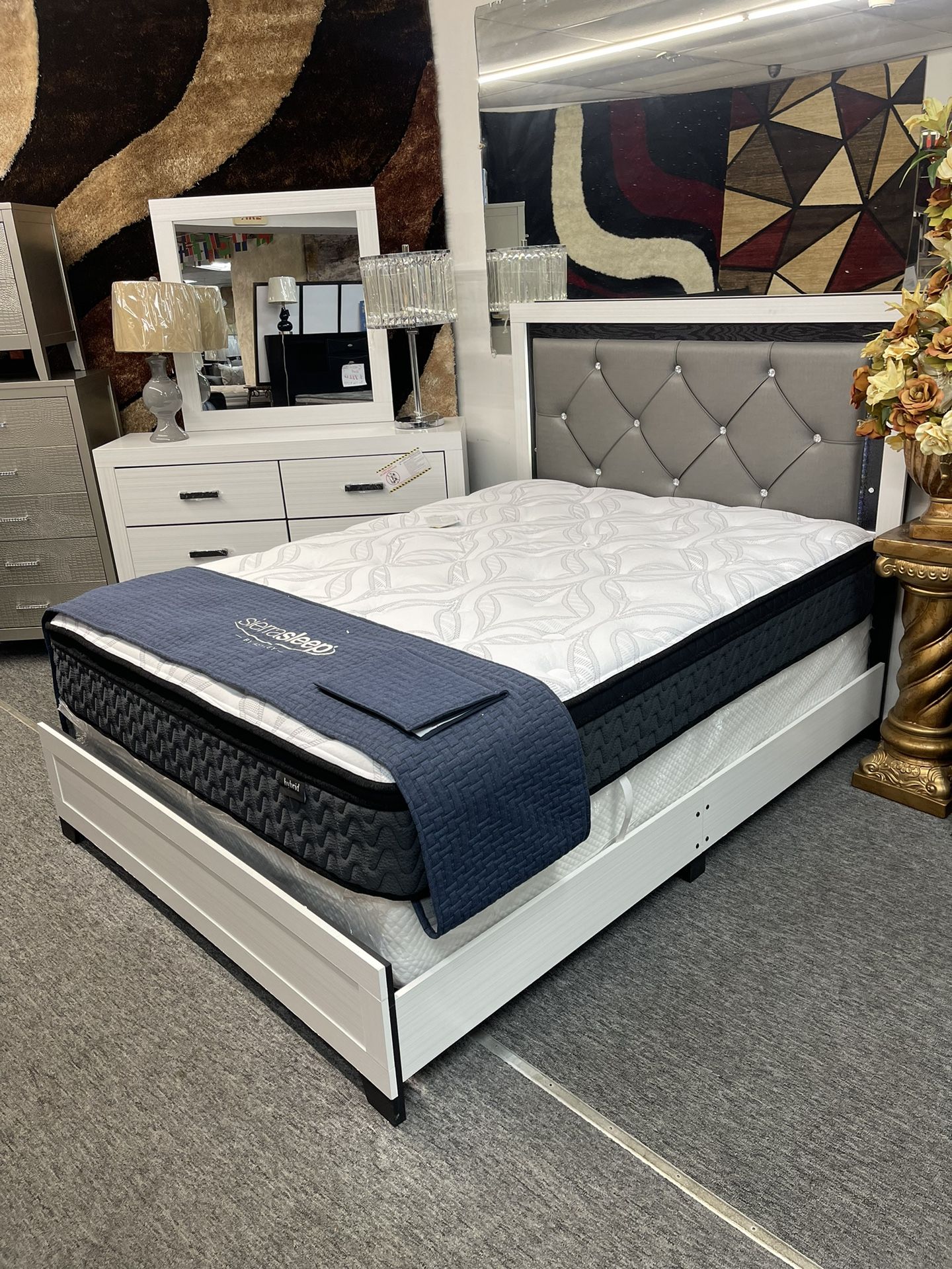New 5-PCs White Queen Bedroom Set