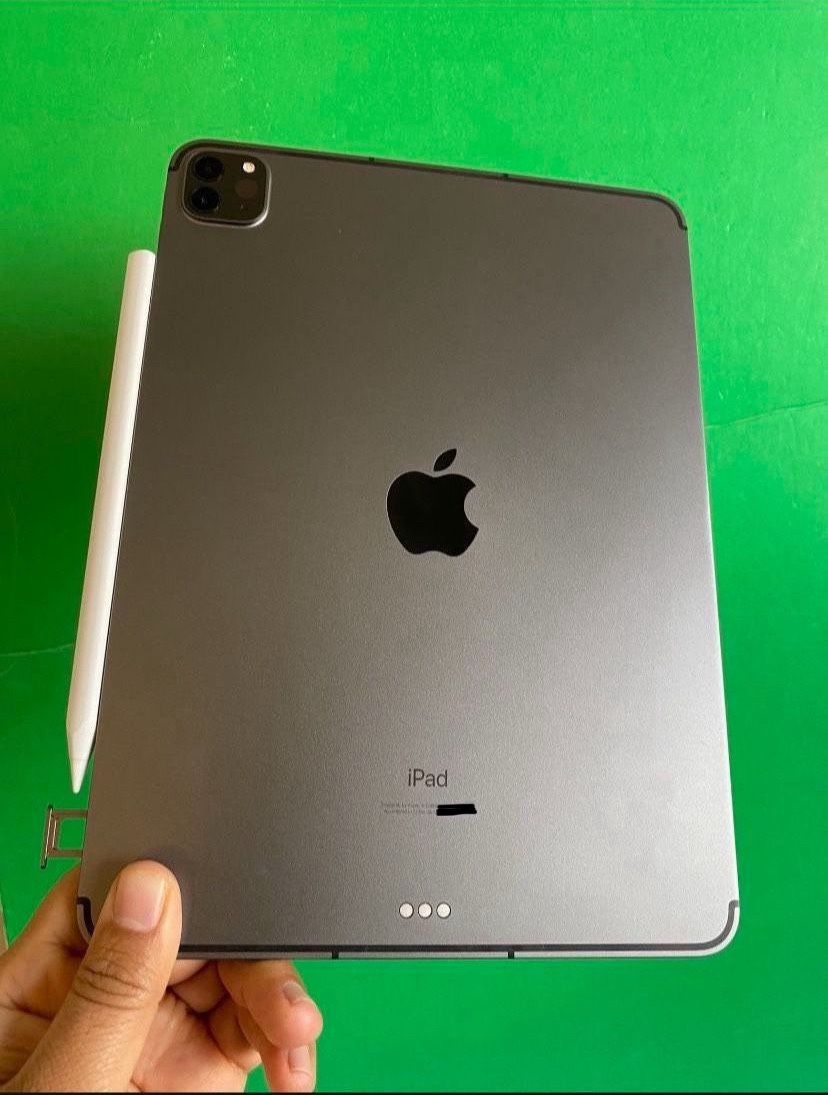 128GB Apple IPad Pro 11” 3rd Generation (2021 model / M1 chip ) WiFi + Cellular (5G / Unlocked) with pen, keyboard & Accessories (256gb $679)