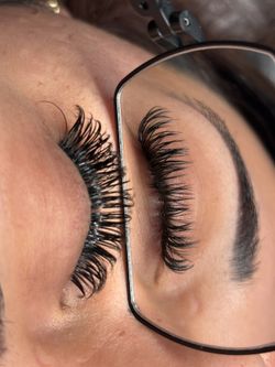 Wet Lashes/ Pestañas 