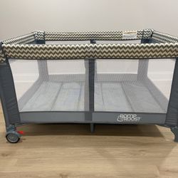 Romp & Roost Luxe Play Yard
