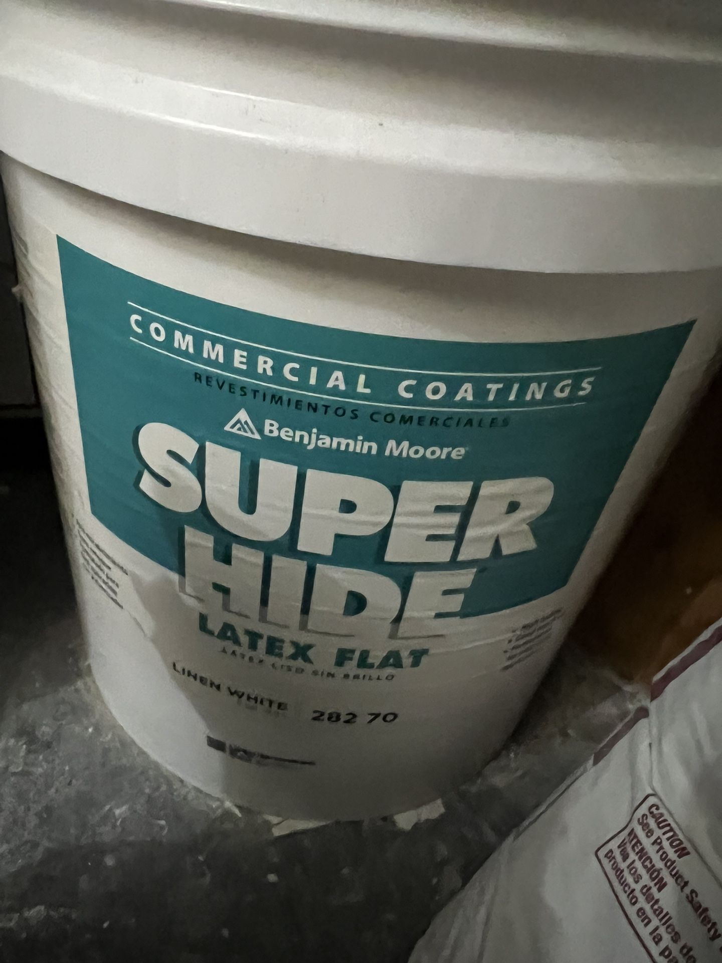 Benjamin Moore Super Hide Latex Flat Paint