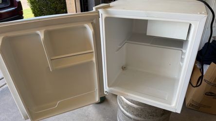 Garage mini fridge