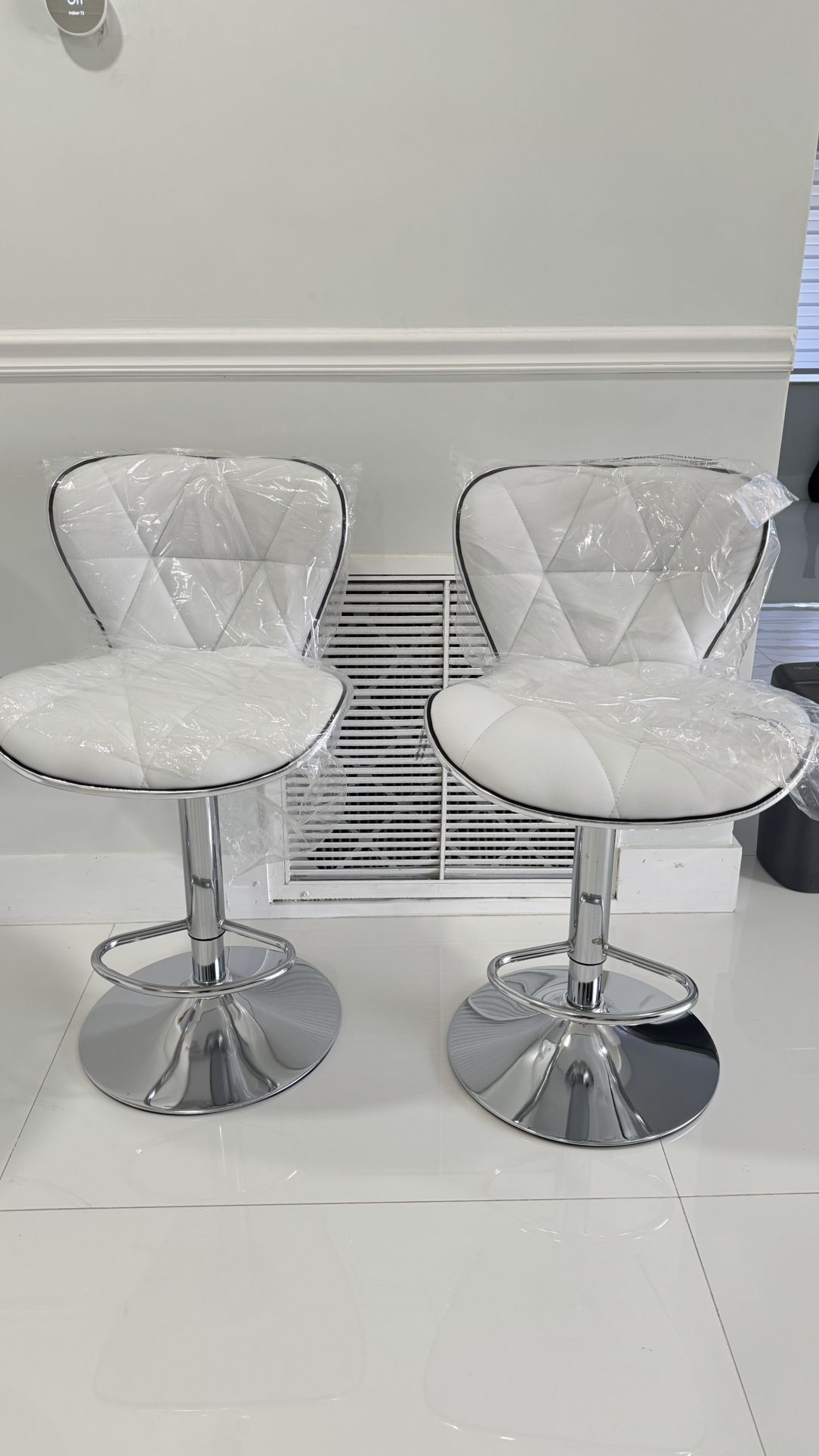 Adjustable Bar Table And Bar Stools