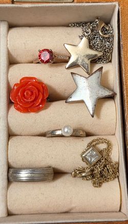 Costume jewelry Lot
