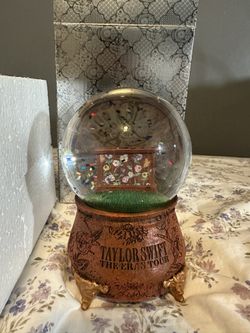 Taylor Swift THE ERAS TOUR Snow globe