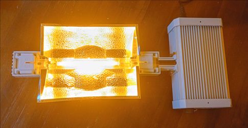 Adjustable grow light  600 watt to 1200 watts