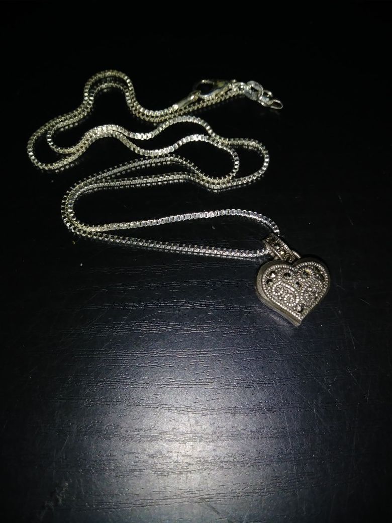 ** Antique 925 Silver Heart Locket **