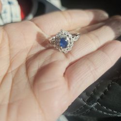 14k White Gold Sapphire Ring (SIZE 7)