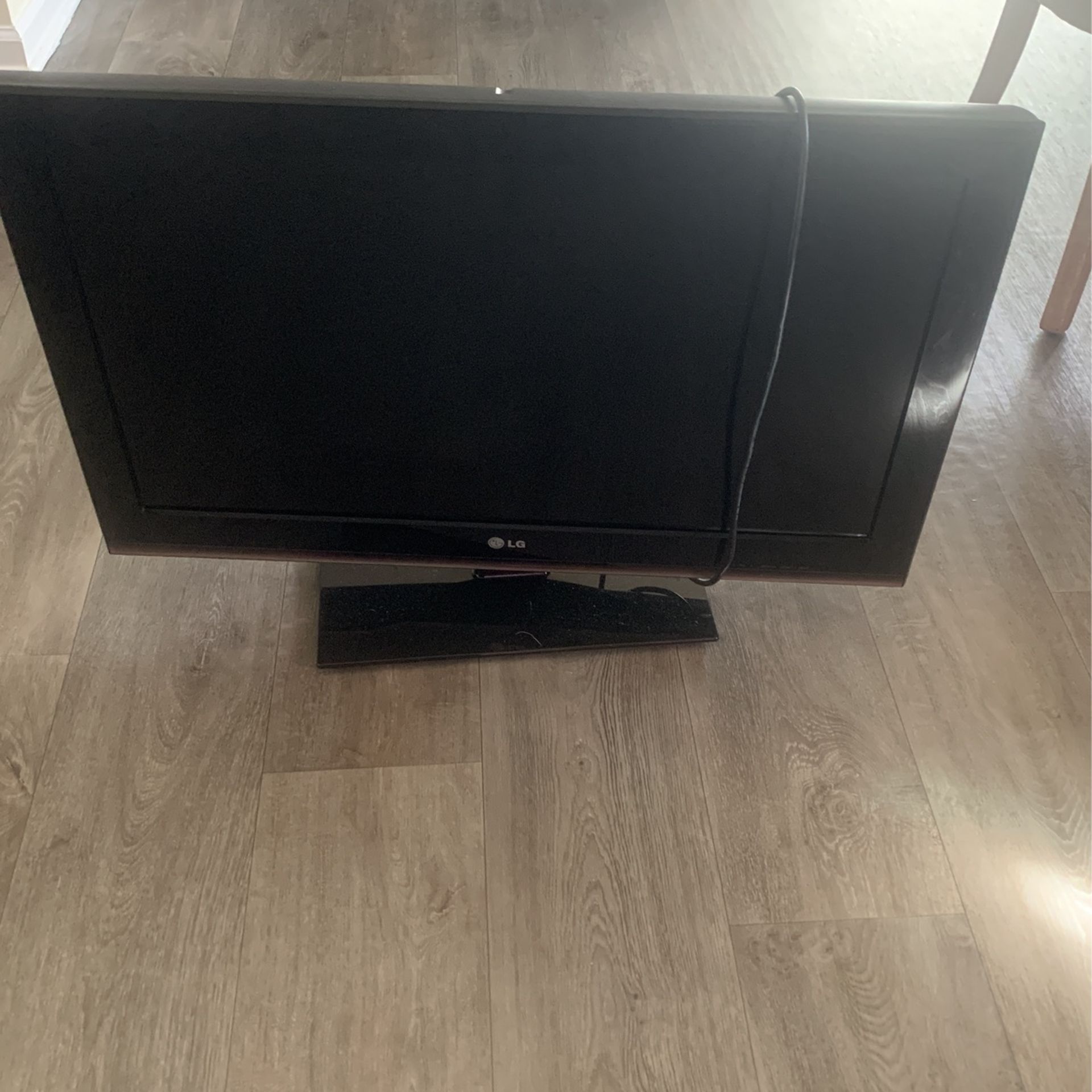 LG TV 32 Inches