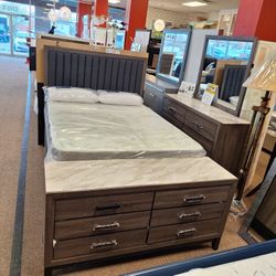 Full Bed Dresser And Mirror 