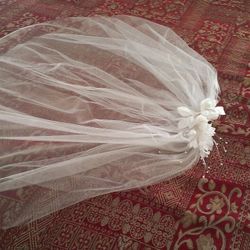 Bride's 2-tier Veil with flowers and comb.