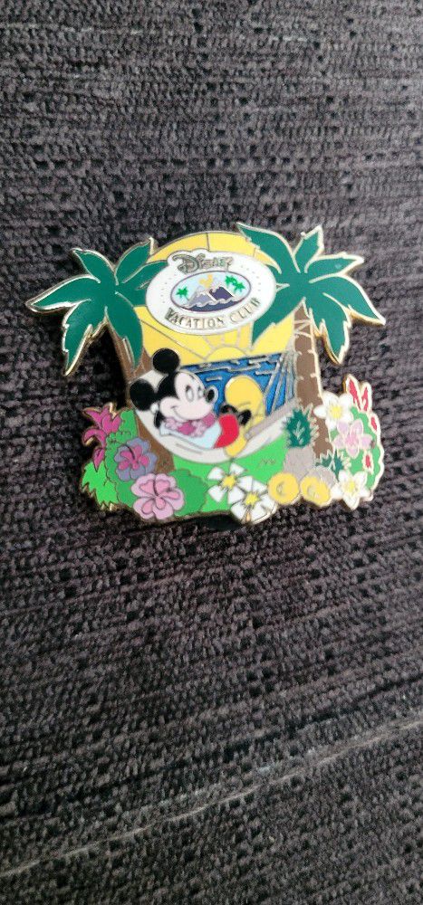 Disney Pin 78508 DVC Mickey in Hammock Aloha Aulani $30