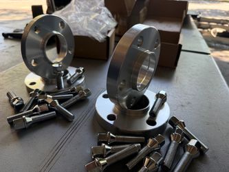 5x112 bolt pattern  66.5 hub bore  20 extended bolts 14x1.5 Hubcentric wheels kit