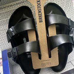 BRAND NEW BIRKENSTOCK SIZE 5