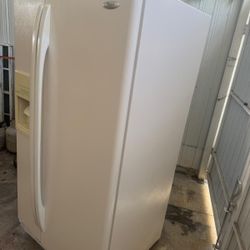 Resfrigerador Whirlpool muy buenas condiciones como nuevo funcionando $ 200