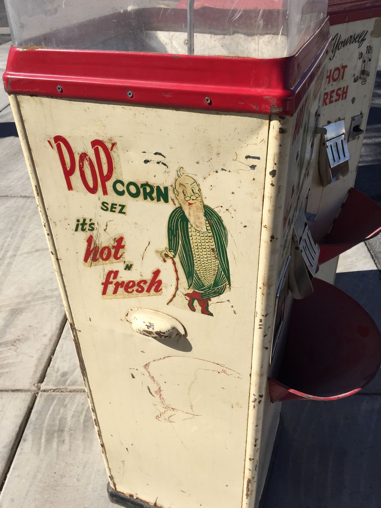 1940's vintage T&C Co. "Popcorn Sez" coin operated popcorn vending machines. for Sale in Las