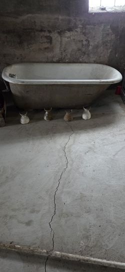 Cast Iron Clawfoot Tub
