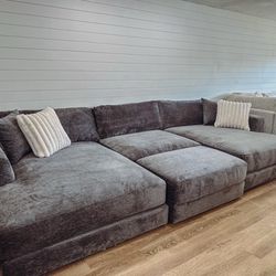 Spacious Couch, Ottoman, Same Day Delivery 🚚 