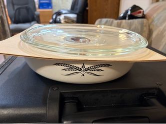 NEW NEVER USED White Anchor Hocking round casserole baking oven-safe dish