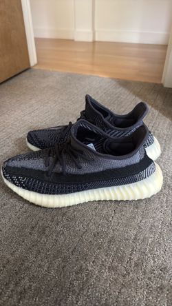 Yeezy Carbon size 10