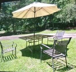 Beautiful 5 piece outdoor patio set