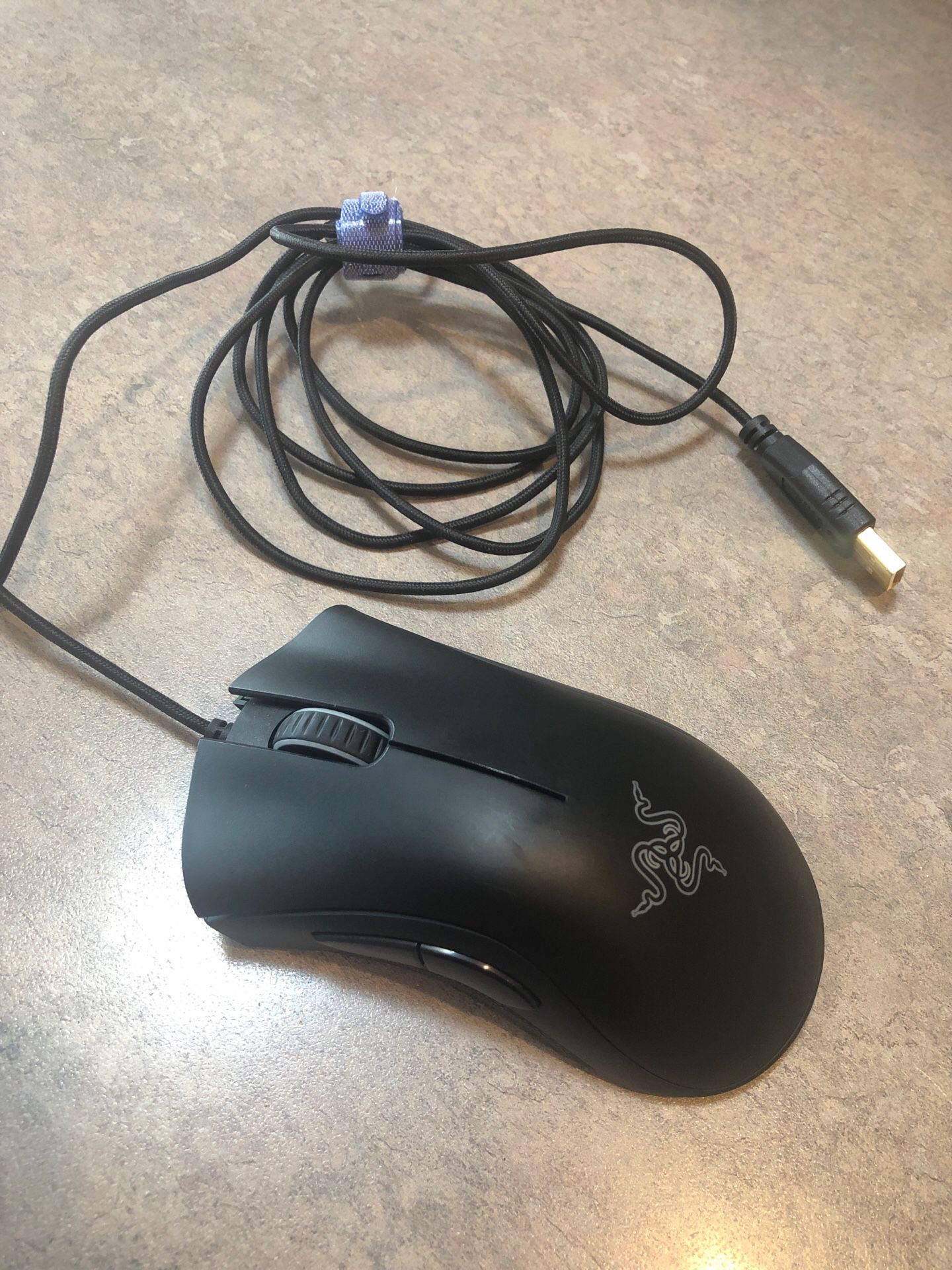 Deathadder chroma gaming mouse