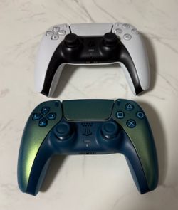 Original PS5 controllers (Dual sense)