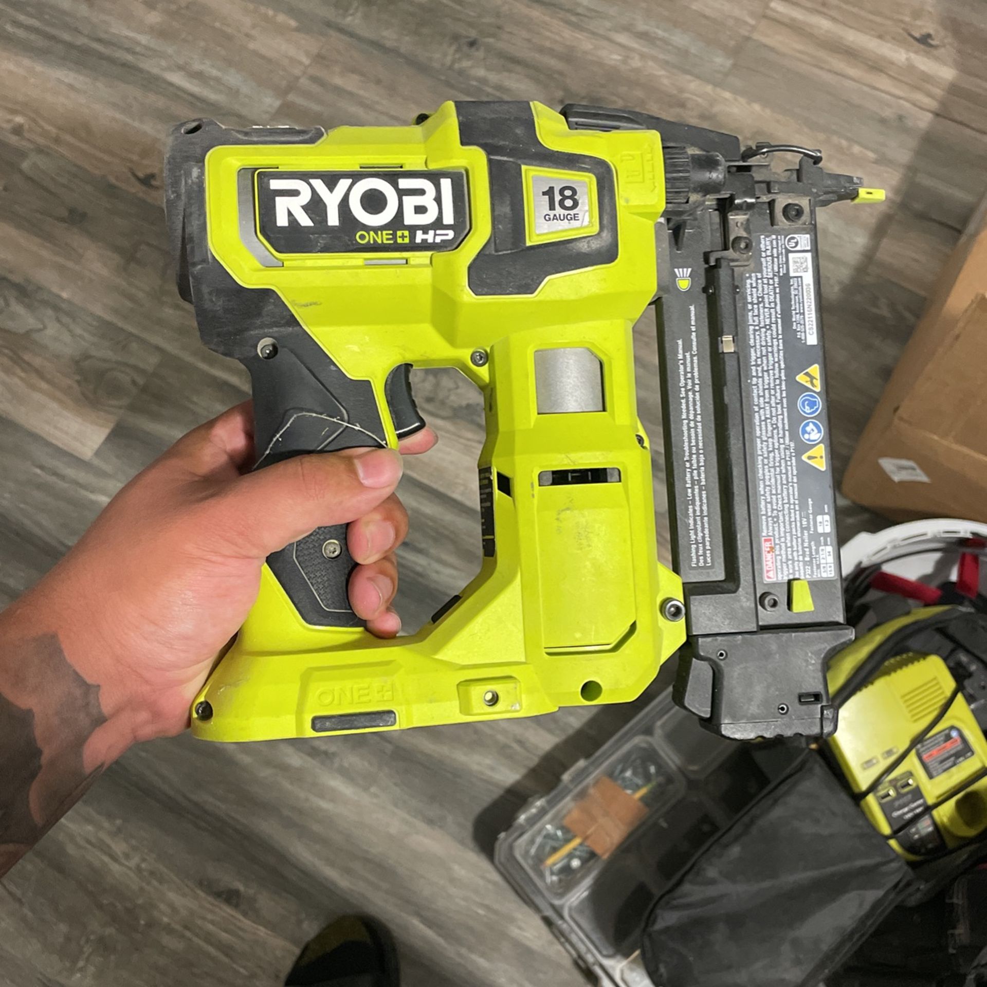 18 Gauge Brad Nail Gun 