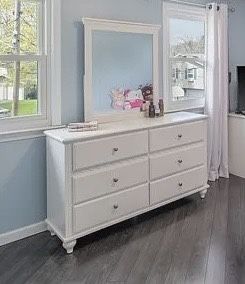 Dresser With Detachable Mirror