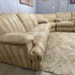 🛋️💥 Sectional With 4 Recliners!💥 Free Delivery And Financing Available!