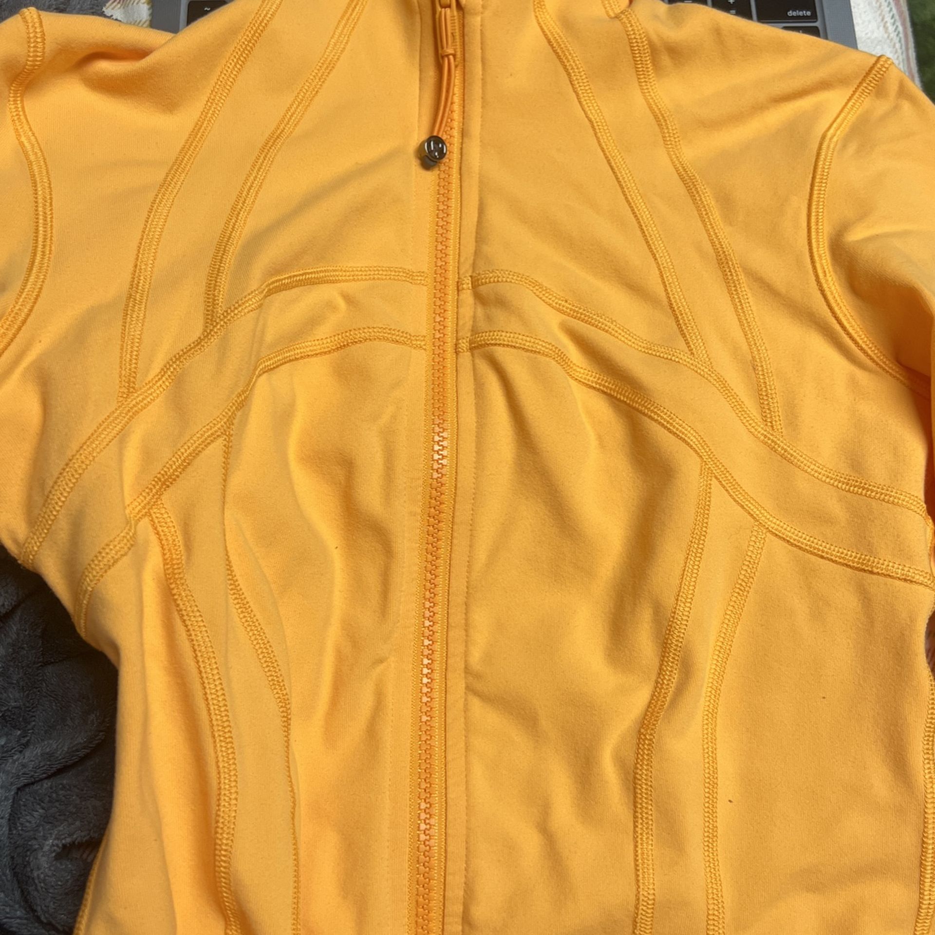 LULULEMON MANGO DREAM ALIGN JACKET Size:Four