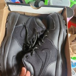 Nike Boots Size 5 In Boys 