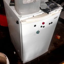 Magic Chef Mini Fridge $50