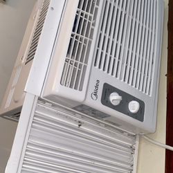 5000 BTU Air Conditioner Like New 