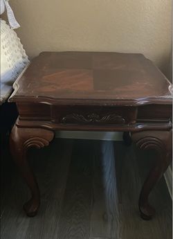 Free side table    On the curb