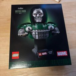 LEGO Marvel Doctor Doom Bust Set 76345