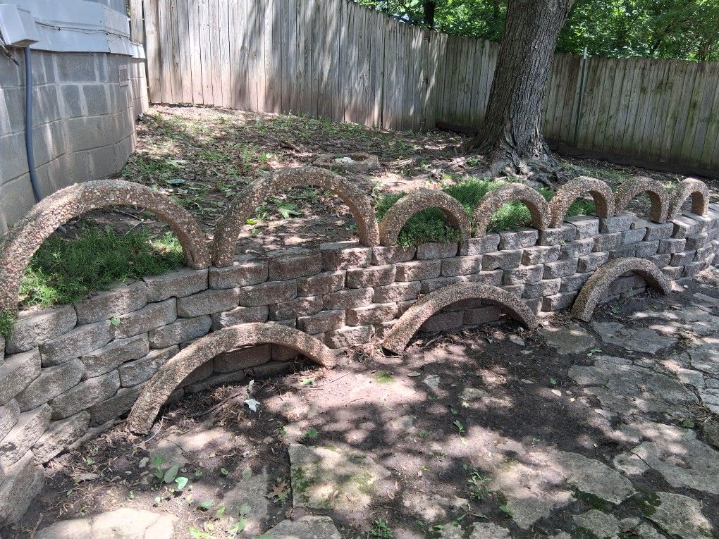 Landscaping curved edging border stones *Make Best Offer*