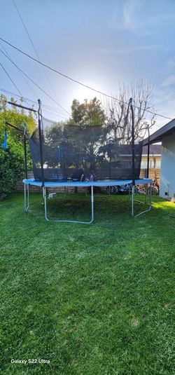 Large Teampoline