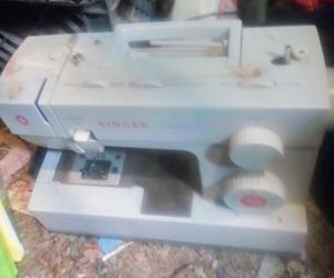 Singer Heavy Duty Sowing Machine Model 4423