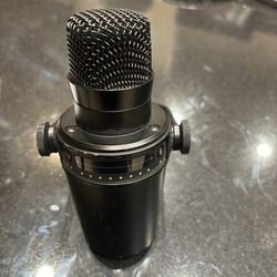 Shure SM7 Microphone